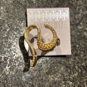 Jennifer Lopez Gold Swirl Ring